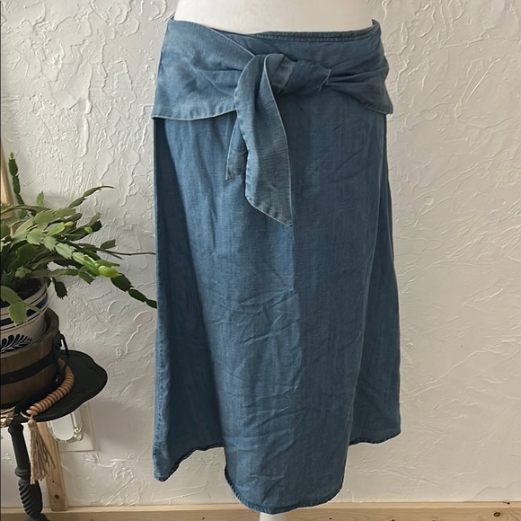 LOFT Dresses & Skirts - Loft Denim Blue Women's Skirt Size 6
Length - 27 inches